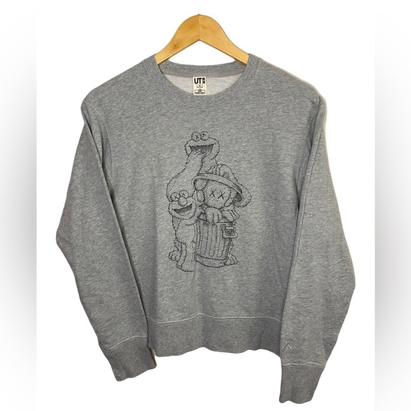 Uniqlo x KAWS x Sesame Street Crewneck Graphic Sweater - Picture 2 of 8